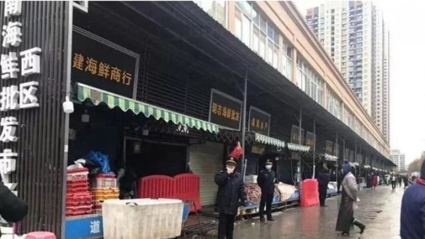 바이러스성 폐렴 확산으로 우한의 화남해물시장이 폐쇄됐다. [출처=웨이보]