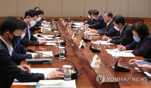 19일 비상경제회의에 참석한 주무부처 장관들