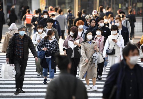 도쿄도 시부야 거리의 일본 시민들