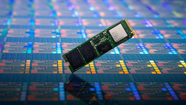 SK하이닉스의 PCIe 5세대 SSD 'PCB01'  (사진=SK하이닉스)