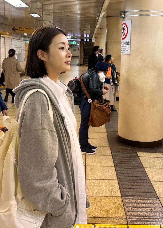 강소라, 도쿄 여행 사진 공개…백팩과 민낯으로 여유로운 모습